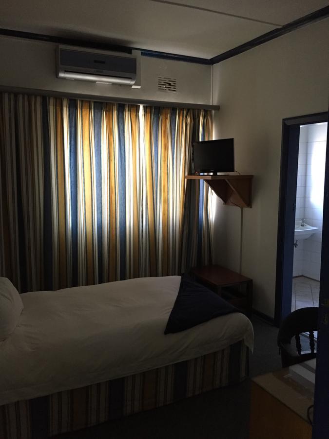 Casa Mia Hotel Уолфиш-Бей Экстерьер фото